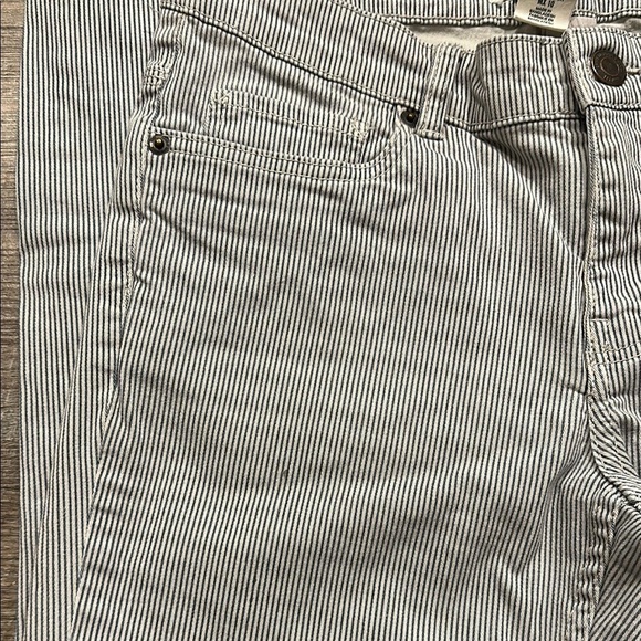 L.O.G.G. H&M Blue/White Striped cropped straight leg Jeans Size 10 - Picture 3 of 11